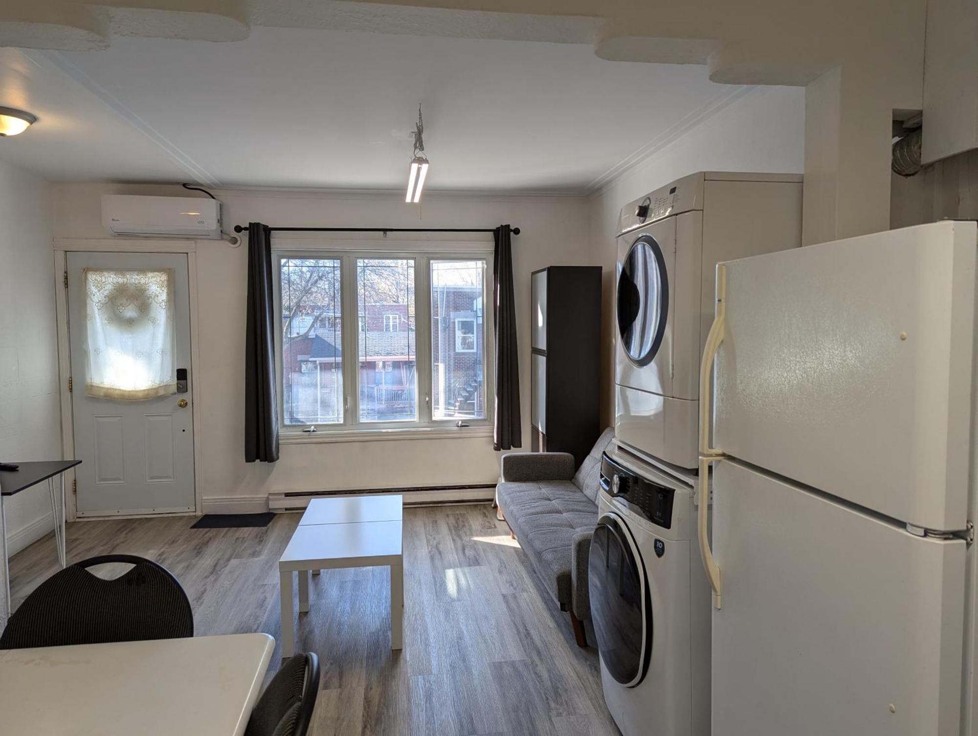 Comfy Close To Metro Monk Station With Self Check In Apartment
