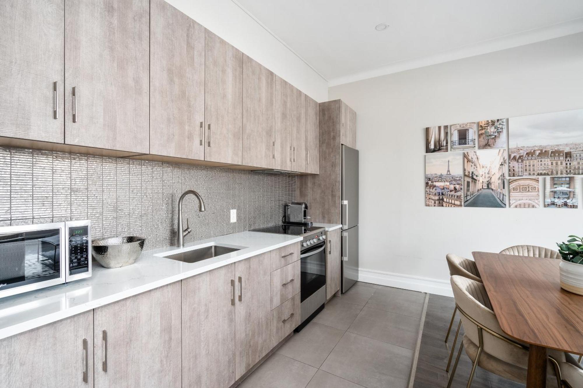 Prime Residence- Mile End Apartment Montreal