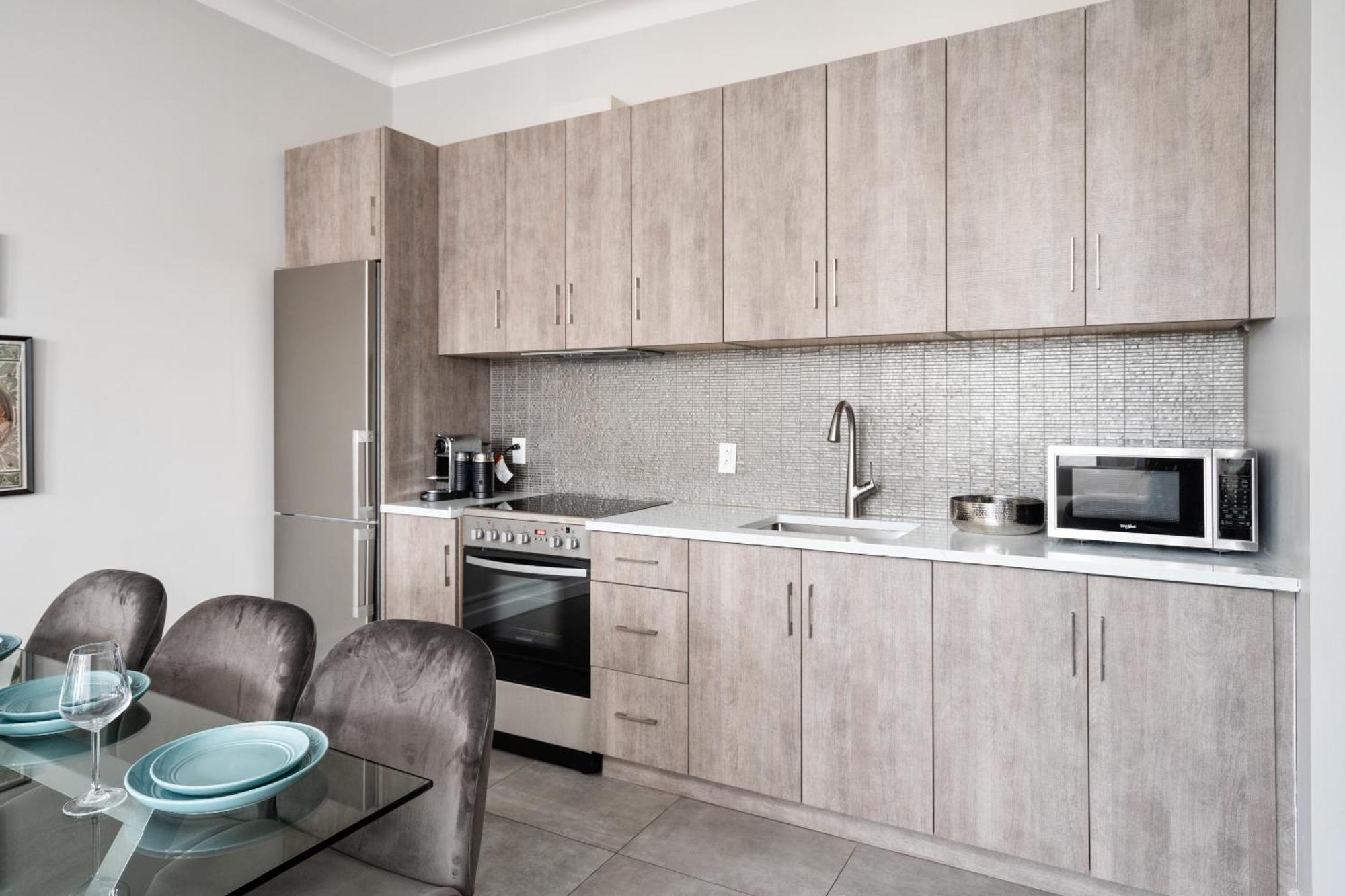 Prime Residence- Mile End Apartment Montreal