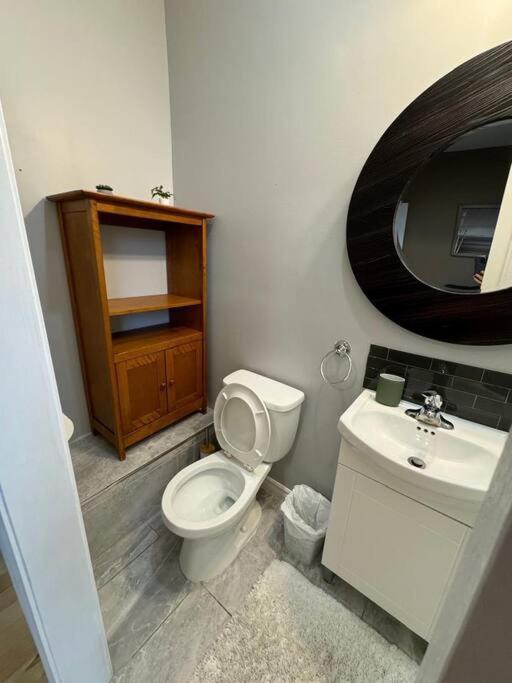 Charming 3br In Montreal, 15 Min To Dt Apartment *