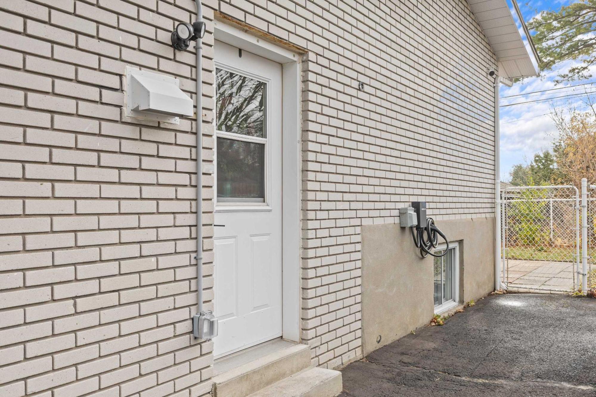 Spacious Urban In West - 4br