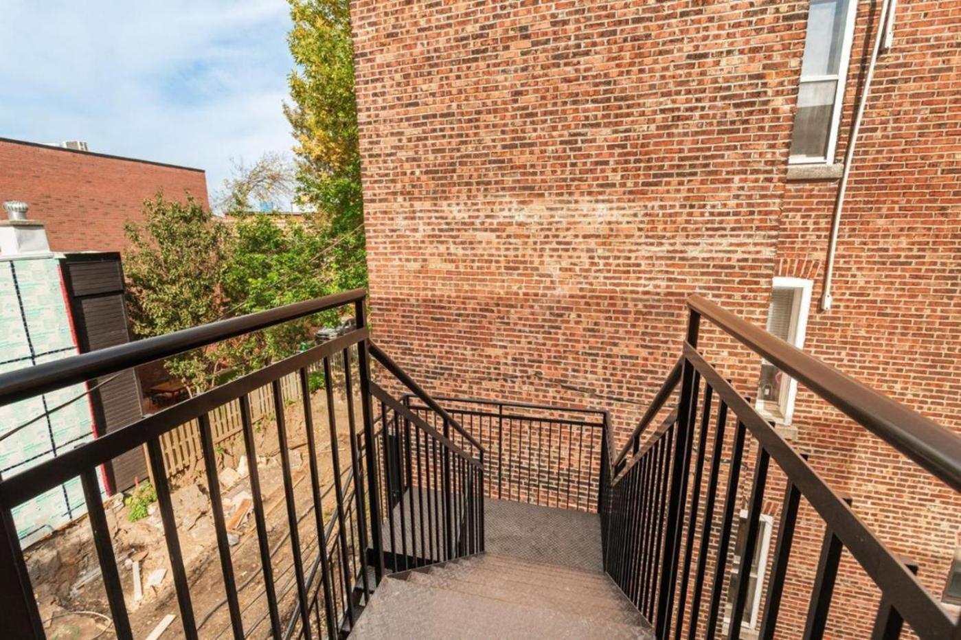 Charming 1 Bedroom Apt Quiet Location 302 Apartment *