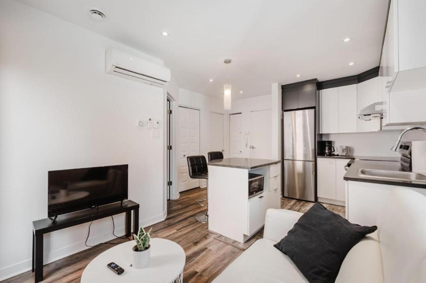Apartment Charming 1 Bedroom Apt Quiet Location 302 *