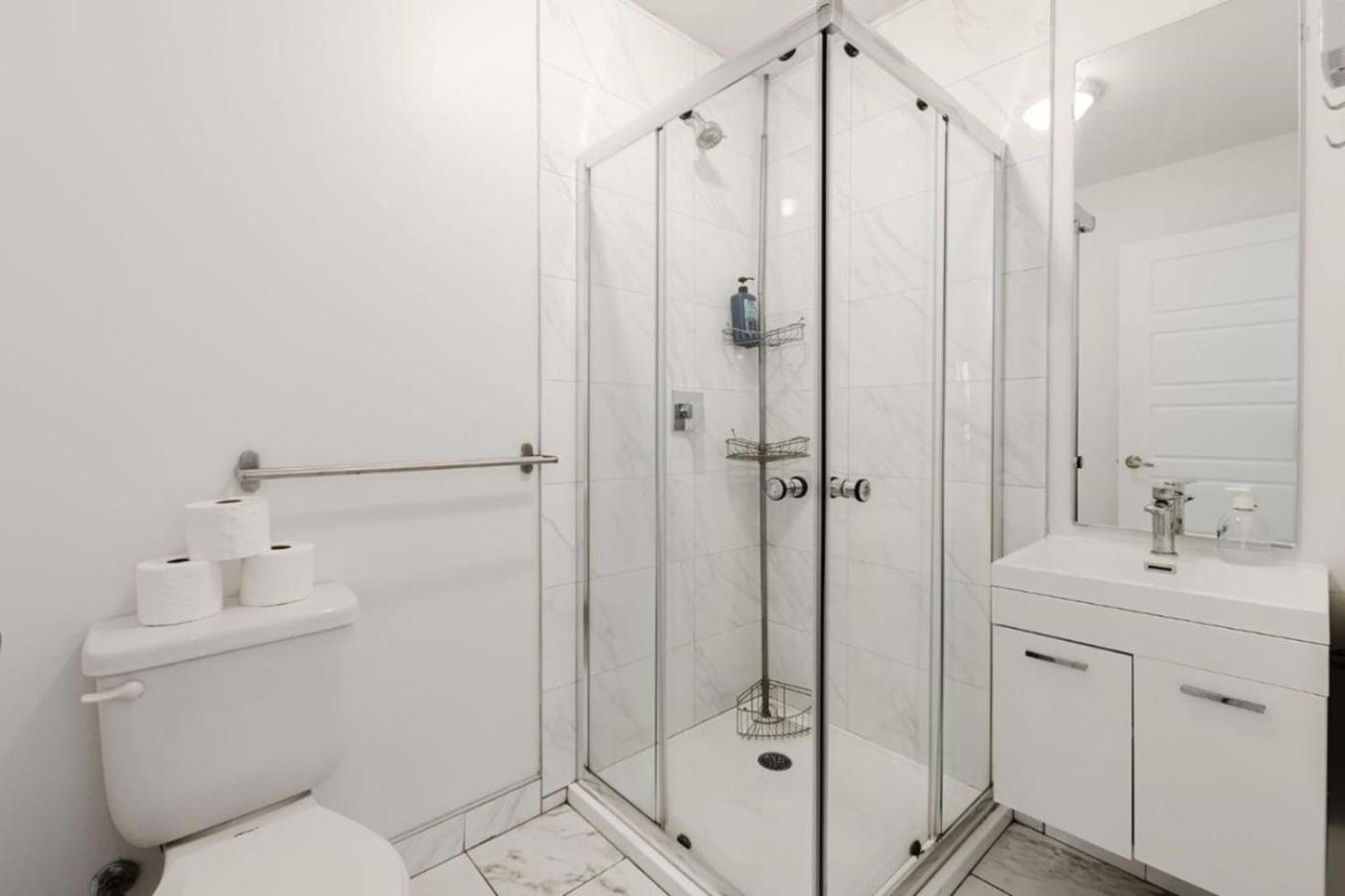 Charming 1 Bedroom Apt Quiet Location 302 * Montreal