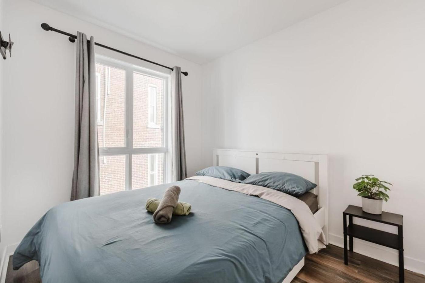 Charming 1 Bedroom Apt Quiet Location 302 Apartment