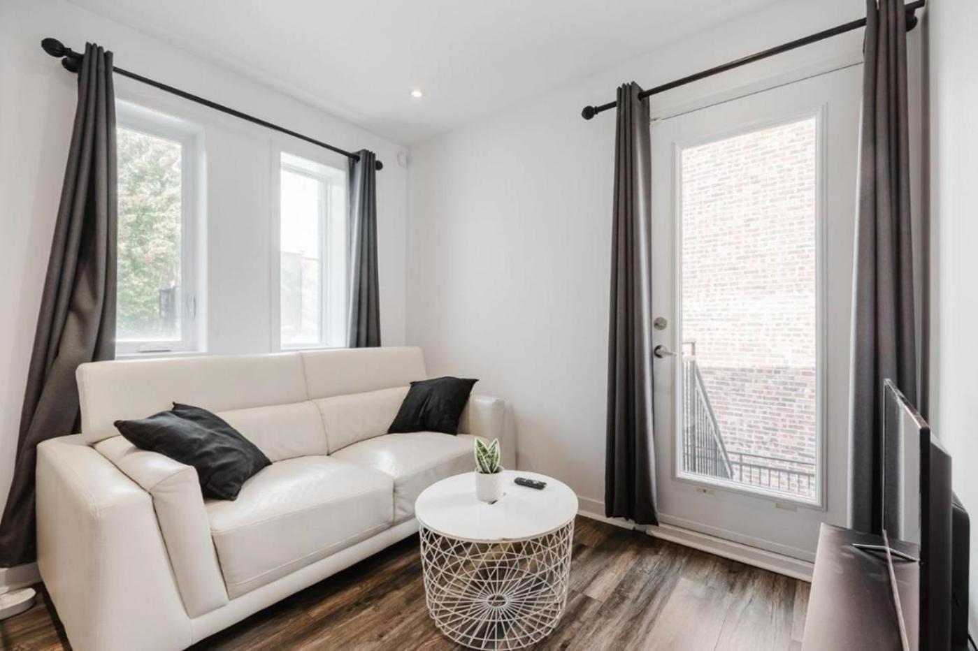 Apartment Charming 1 Bedroom Apt Quiet Location 302