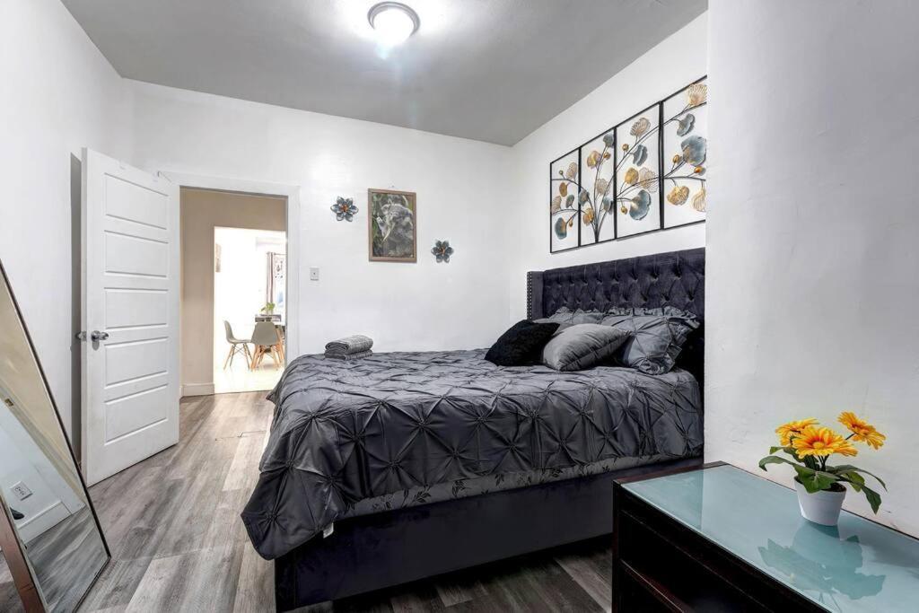 Blue Lounge - Downtown - Lafontaine Park Apartment