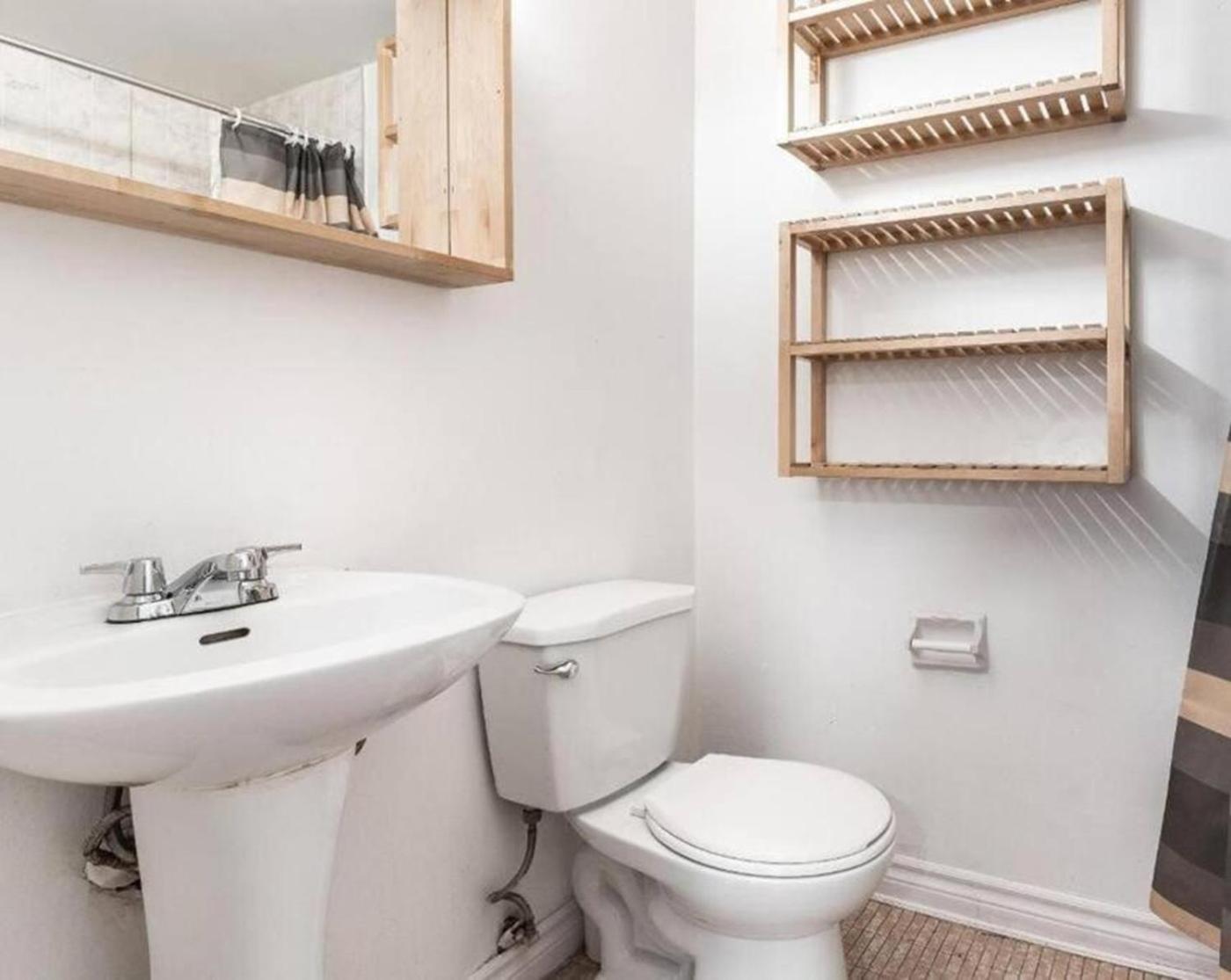 Apartment Petite One-bedroom Escape Near Downtown 104 Montreal