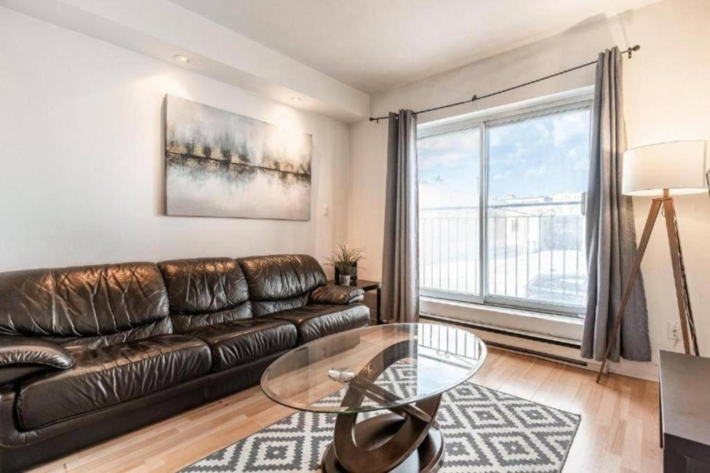 Petite One-bedroom Escape Near Downtown 104 Apartment