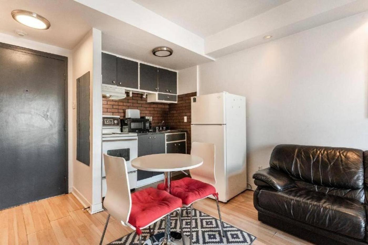 Petite One-bedroom Escape Near Downtown 104 Apartment Montreal
