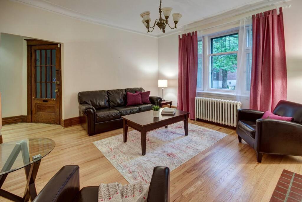 Cheerful House 3 Bedrooms 3 Bathrooms 3 Free Parking * Montreal
