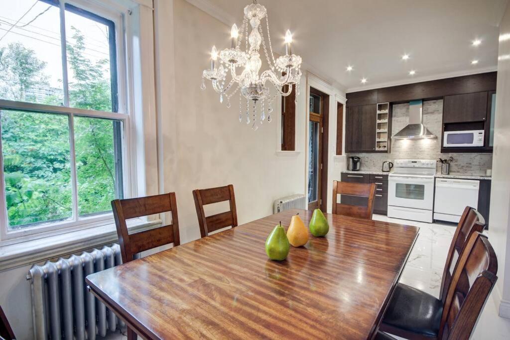 Cheerful House 3 Bedrooms 3 Bathrooms 3 Free Parking