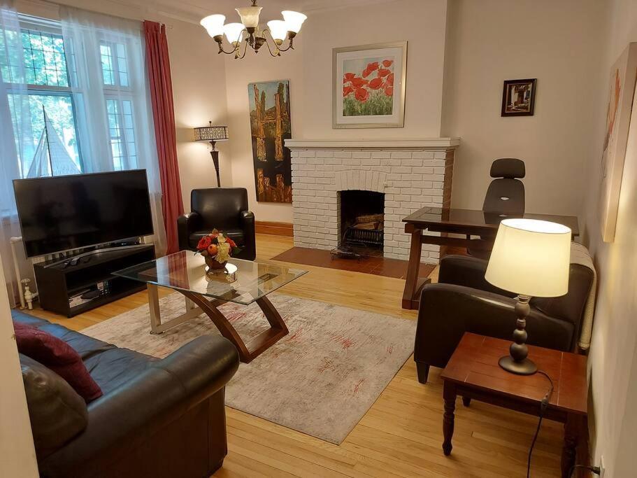 Cheerful House 3 Bedrooms 3 Bathrooms 3 Free Parking Montreal