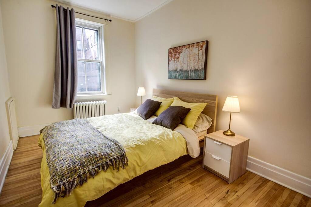 Cheerful House 3 Bedrooms 3 Bathrooms 3 Free Parking Apartment Montreal