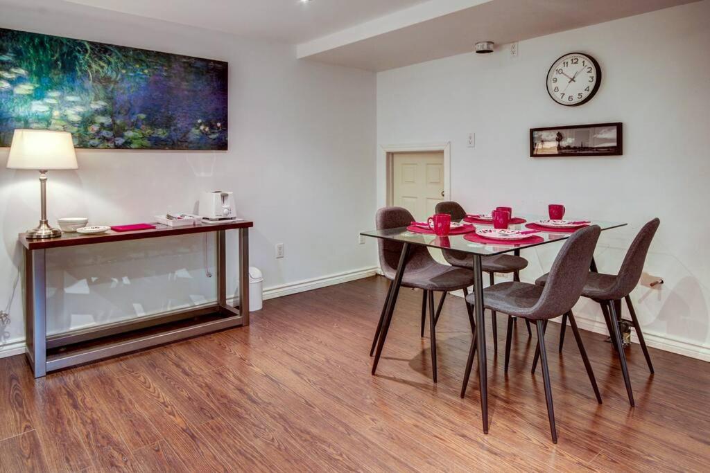 Cheerful House 3 Bedrooms 3 Bathrooms 3 Free Parking Apartment