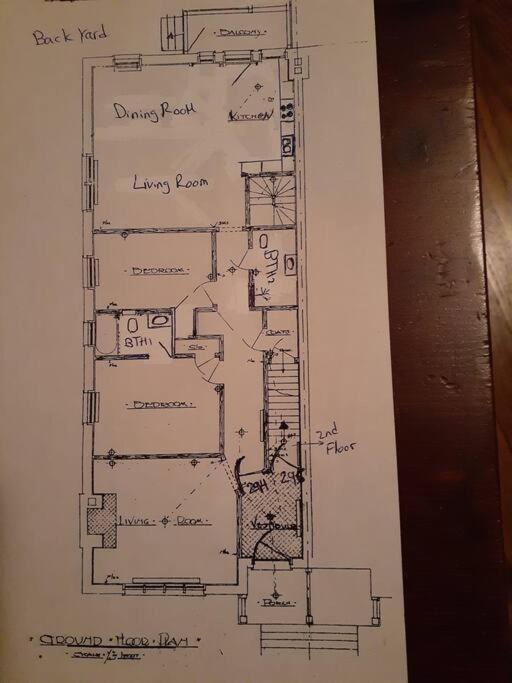 Apartment Cheerful House 3 Bedrooms 3 Bathrooms 3 Free Parking *