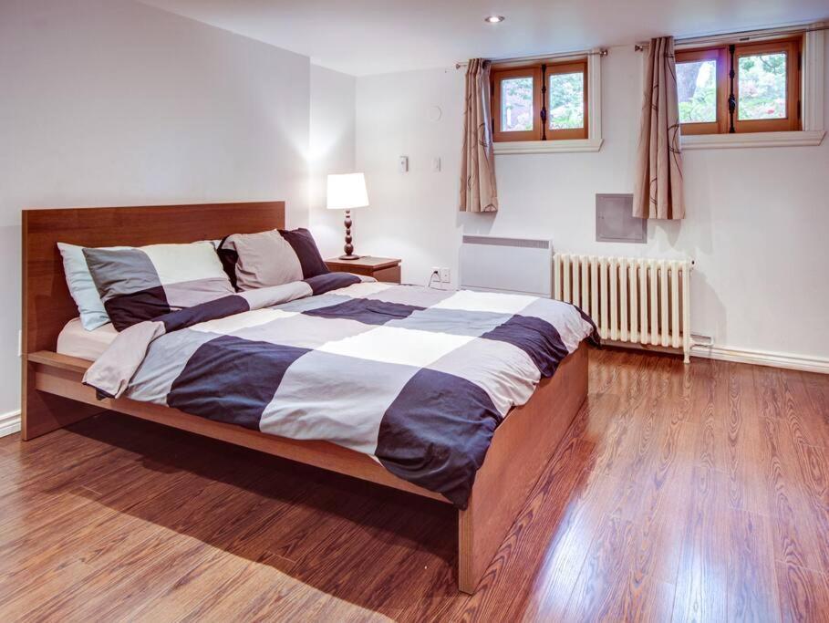 Cheerful House 3 Bedrooms 3 Bathrooms 3 Free Parking *