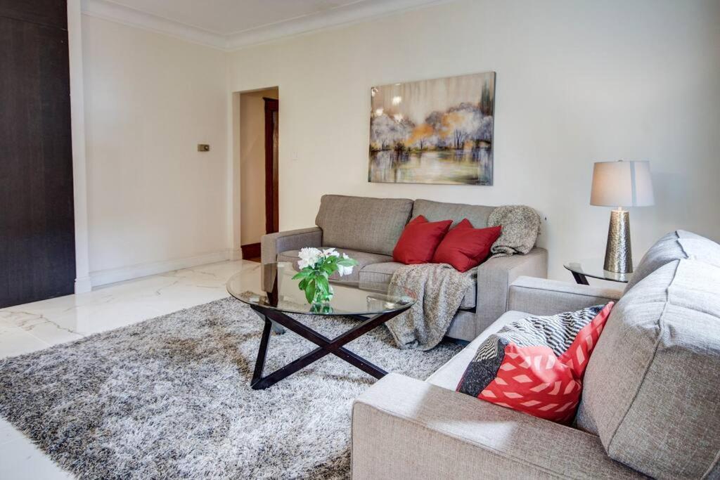 Cheerful House 3 Bedrooms 3 Bathrooms 3 Free Parking Montreal