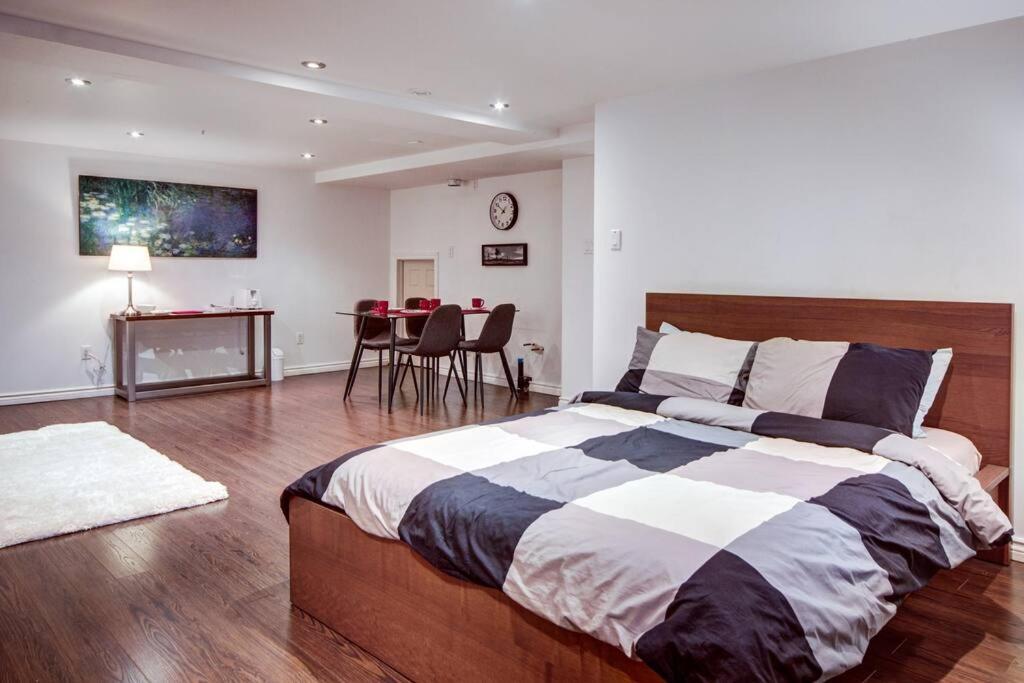 Cheerful House 3 Bedrooms 3 Bathrooms 3 Free Parking Apartment *