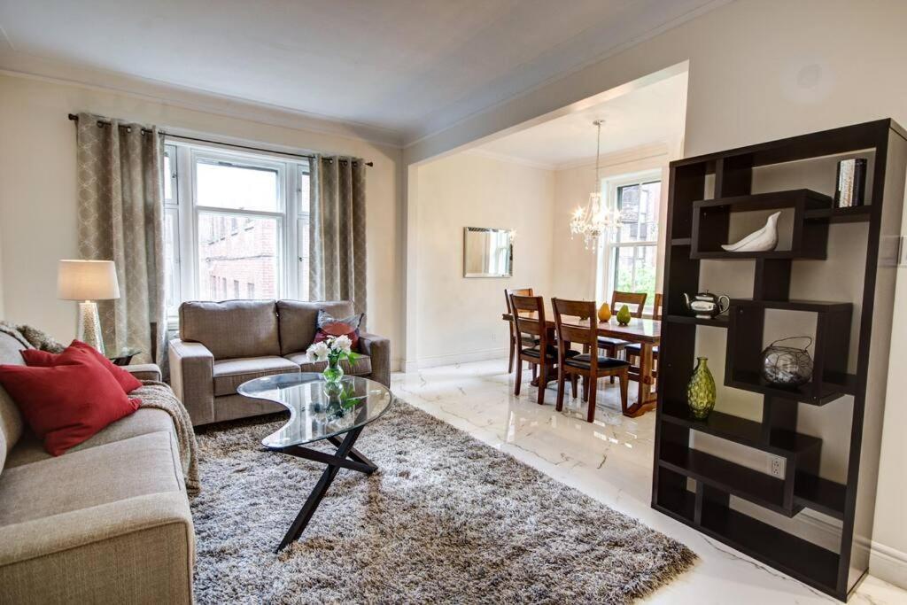 Cheerful House 3 Bedrooms 3 Bathrooms 3 Free Parking *