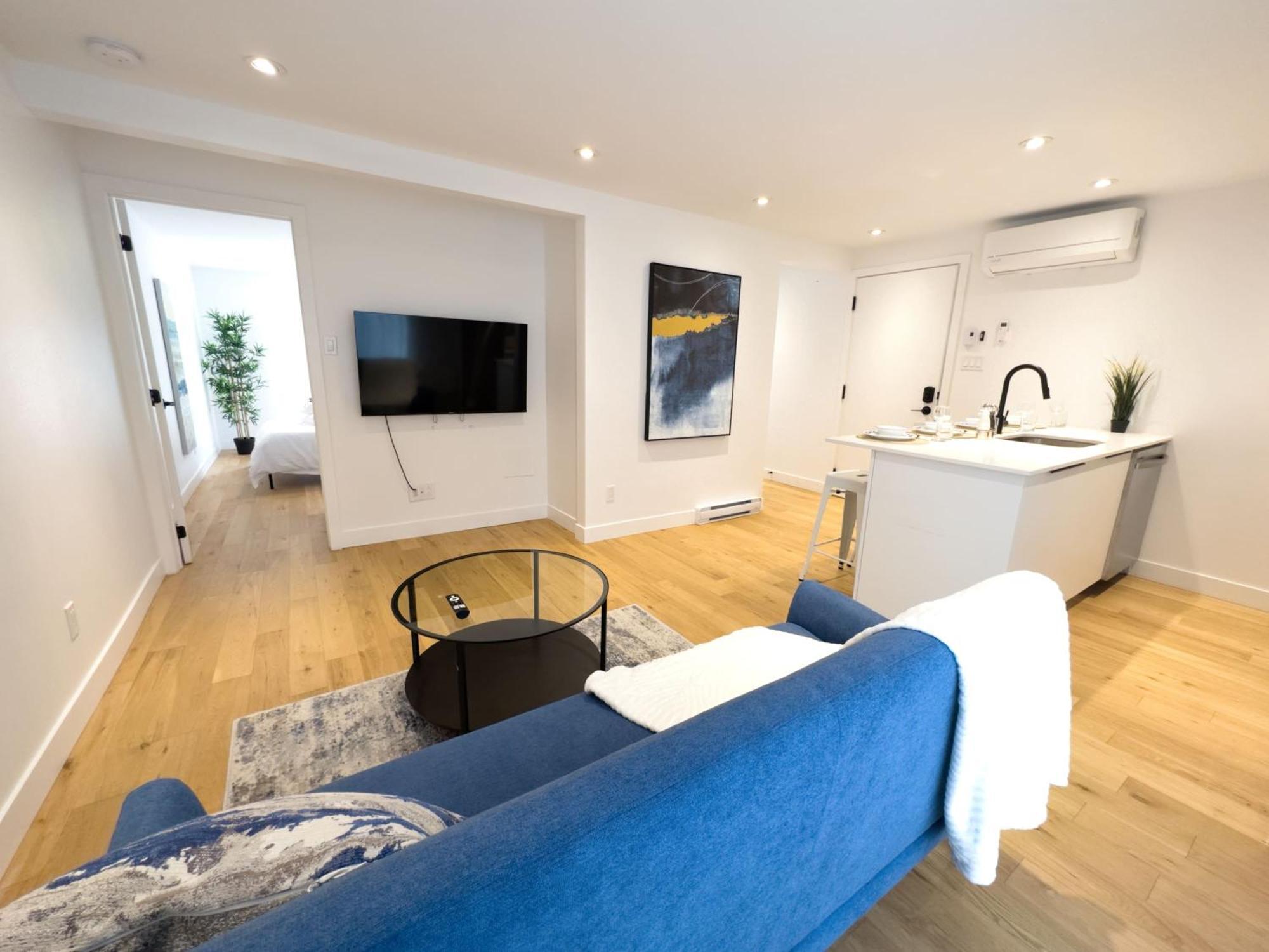 Beautiful 2 Bedr Haven 2mins From Metro * Montreal