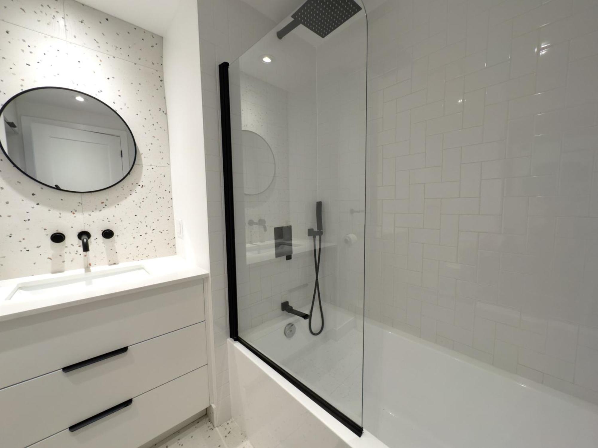 Beautiful 2 Bedr Haven 2mins From Metro Apartment Montreal