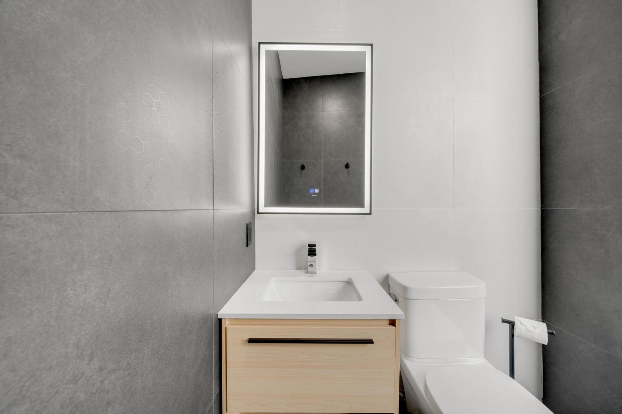 Lift Hotel Montreal