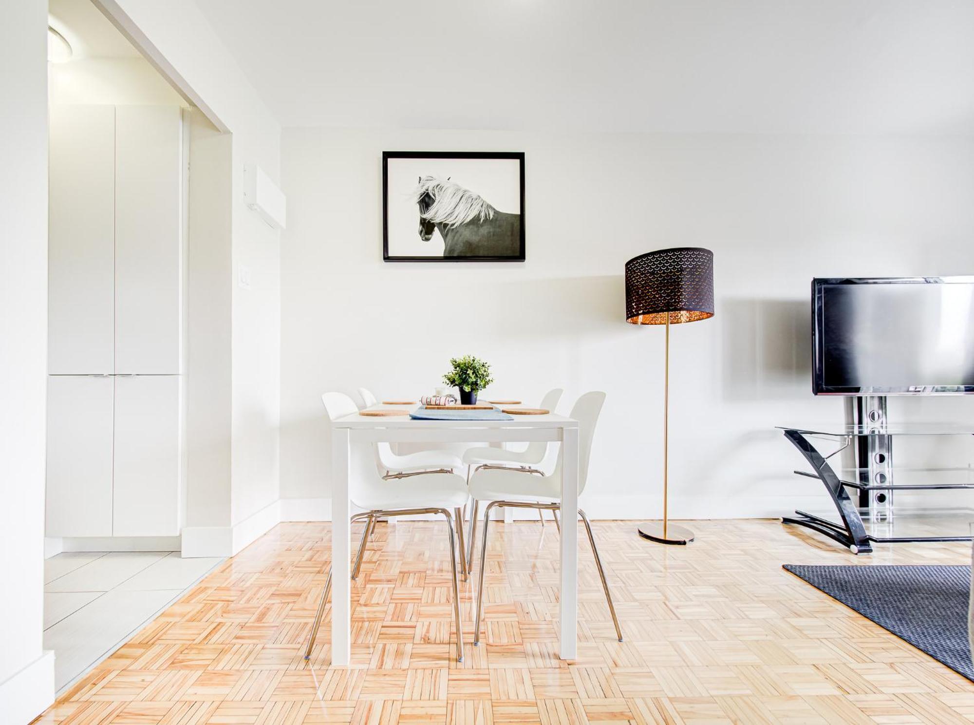 Cozy 2-bedroom A Plateau-mont-royal Apartment *