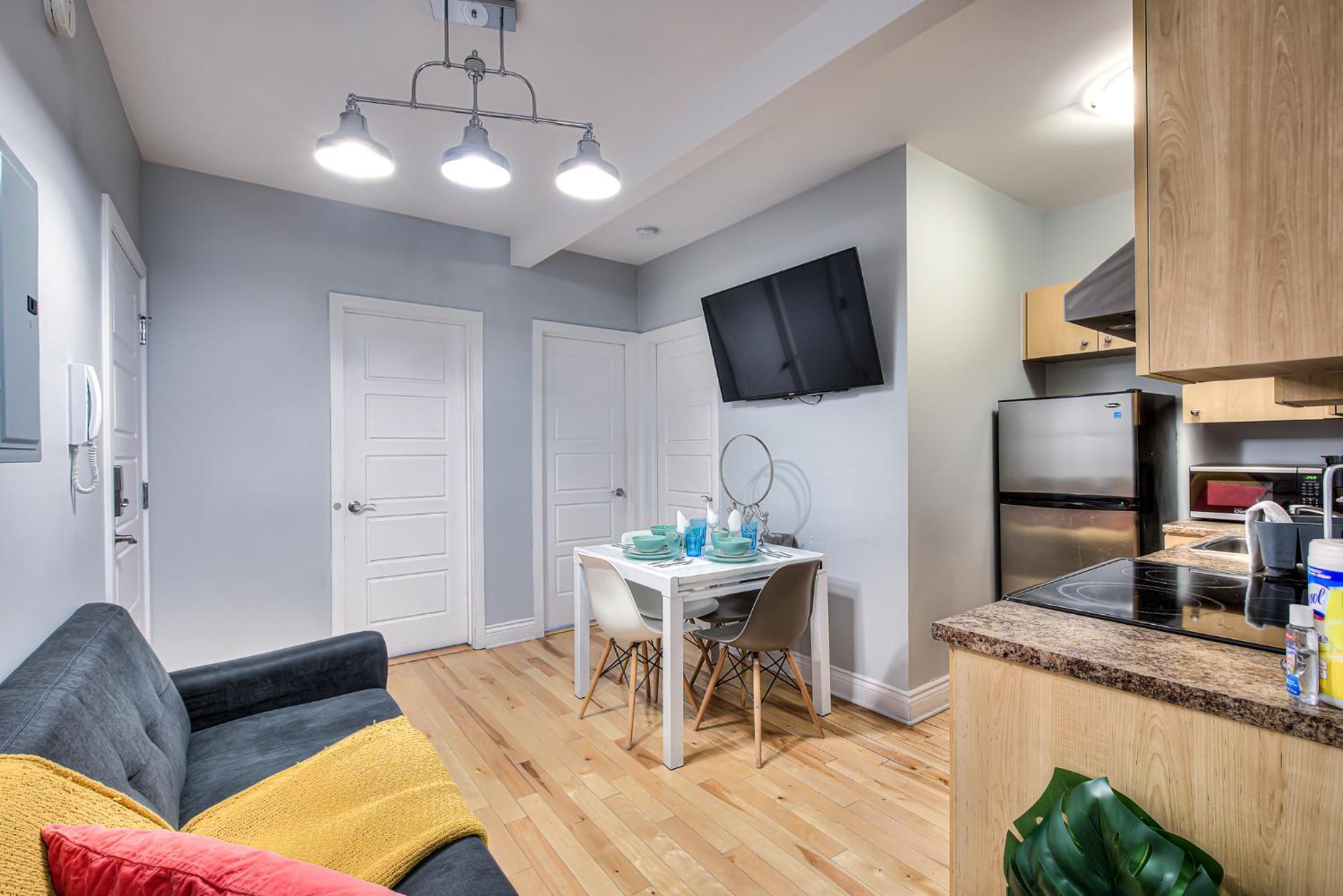 Apartment Premier Destination For Big Groups Mtl Vacation And Nightlife