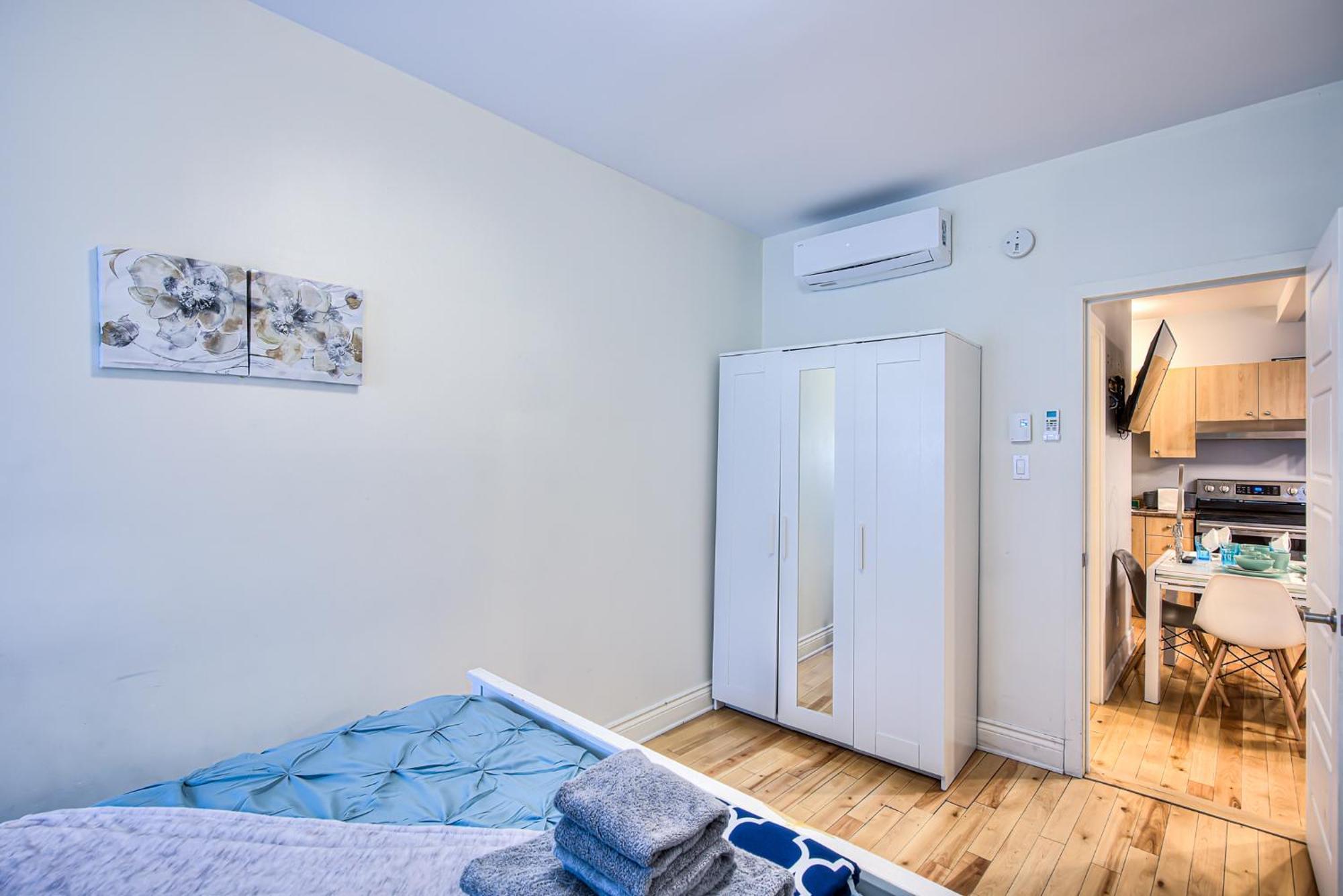 Apartment Premier Destination For Big Groups Mtl Vacation And Nightlife Montreal