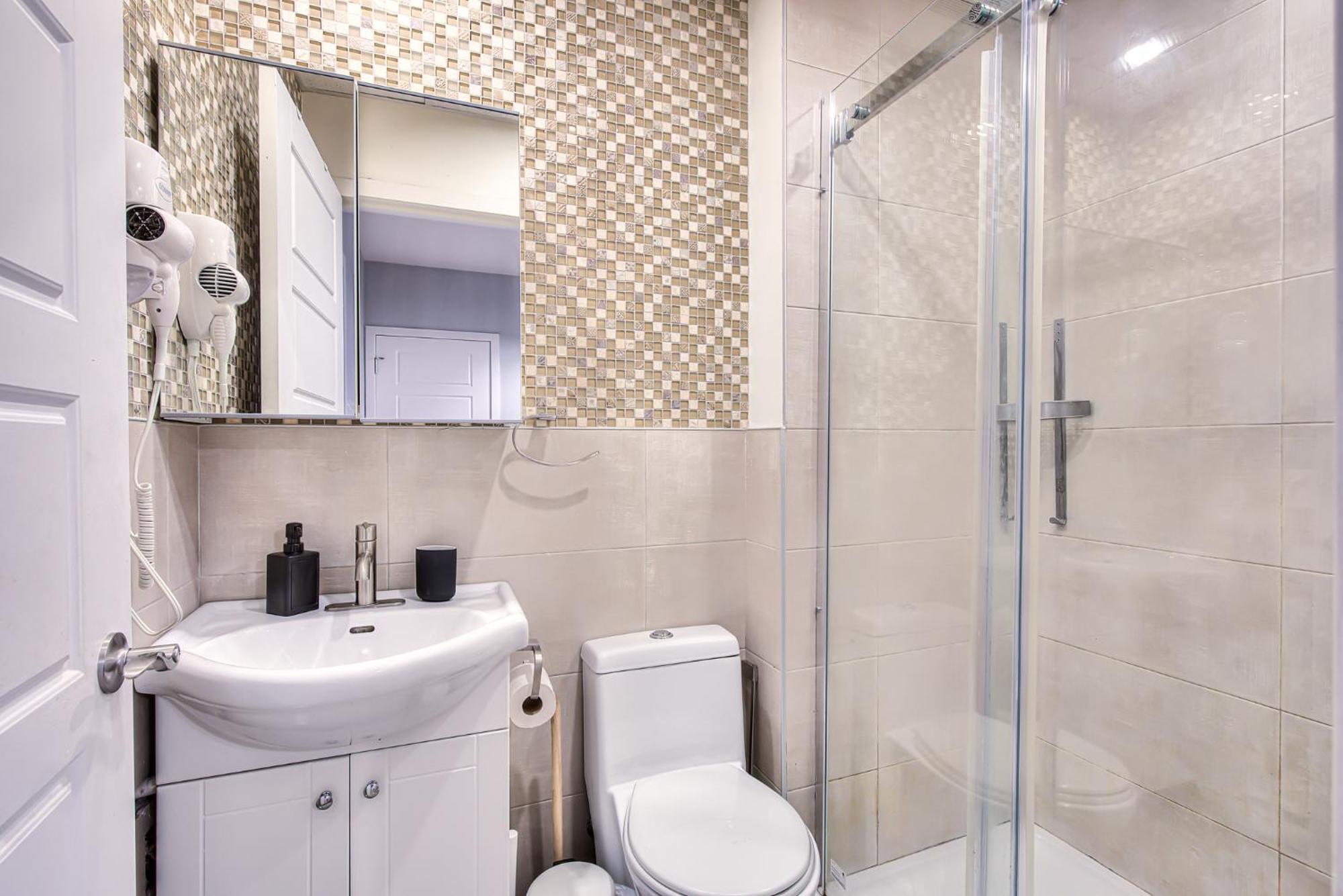 Premier Destination For Big Groups Mtl Vacation And Nightlife * Montreal