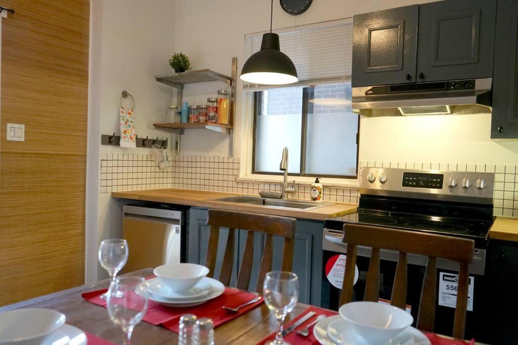 Cute 2 Bedroom Unit, Ground Floor, Downtown, 32 Days Minimum *