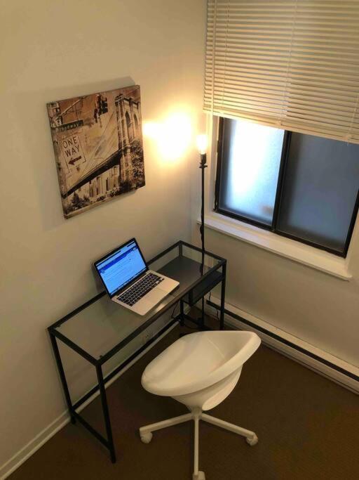 Cute 2 Bedroom Unit, Ground Floor, Downtown, 32 Days Minimum Apartment *