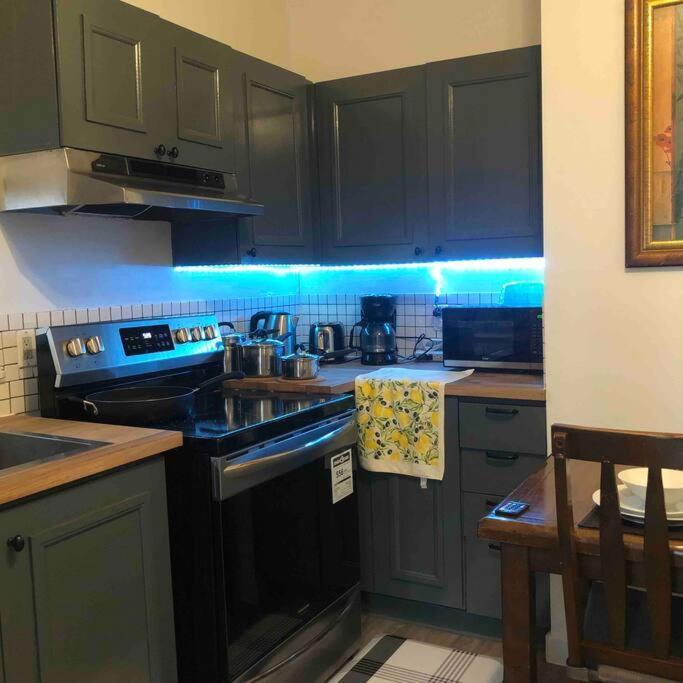 Cute 2 Bedroom Unit, Ground Floor, Downtown, 32 Days Minimum