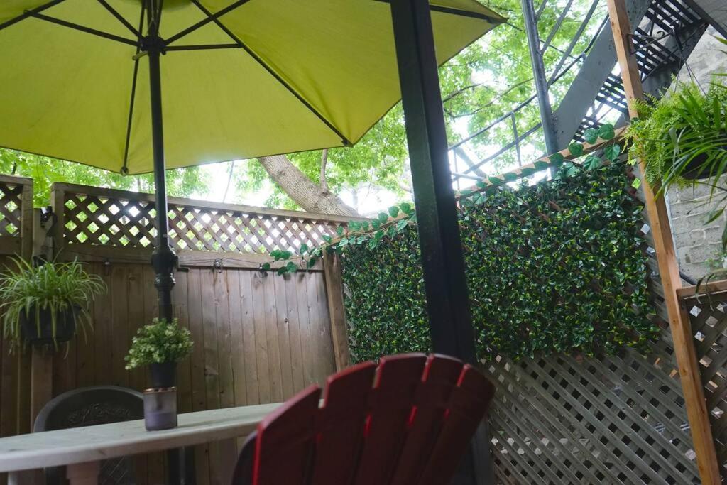 Cute 2 Bedroom Unit, Ground Floor, Downtown, 32 Days Minimum * Montreal