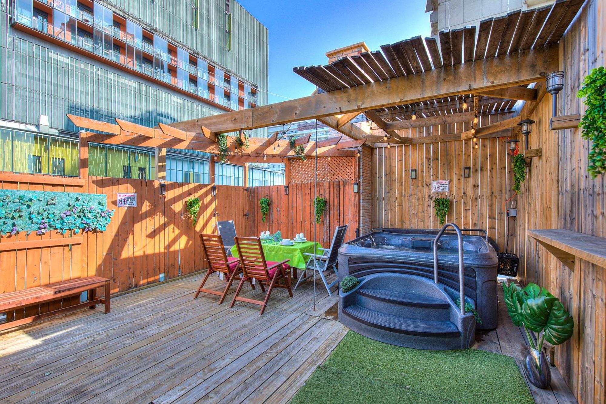 Premier Destination For Big Groups Mtl Vacation And Nightlife *