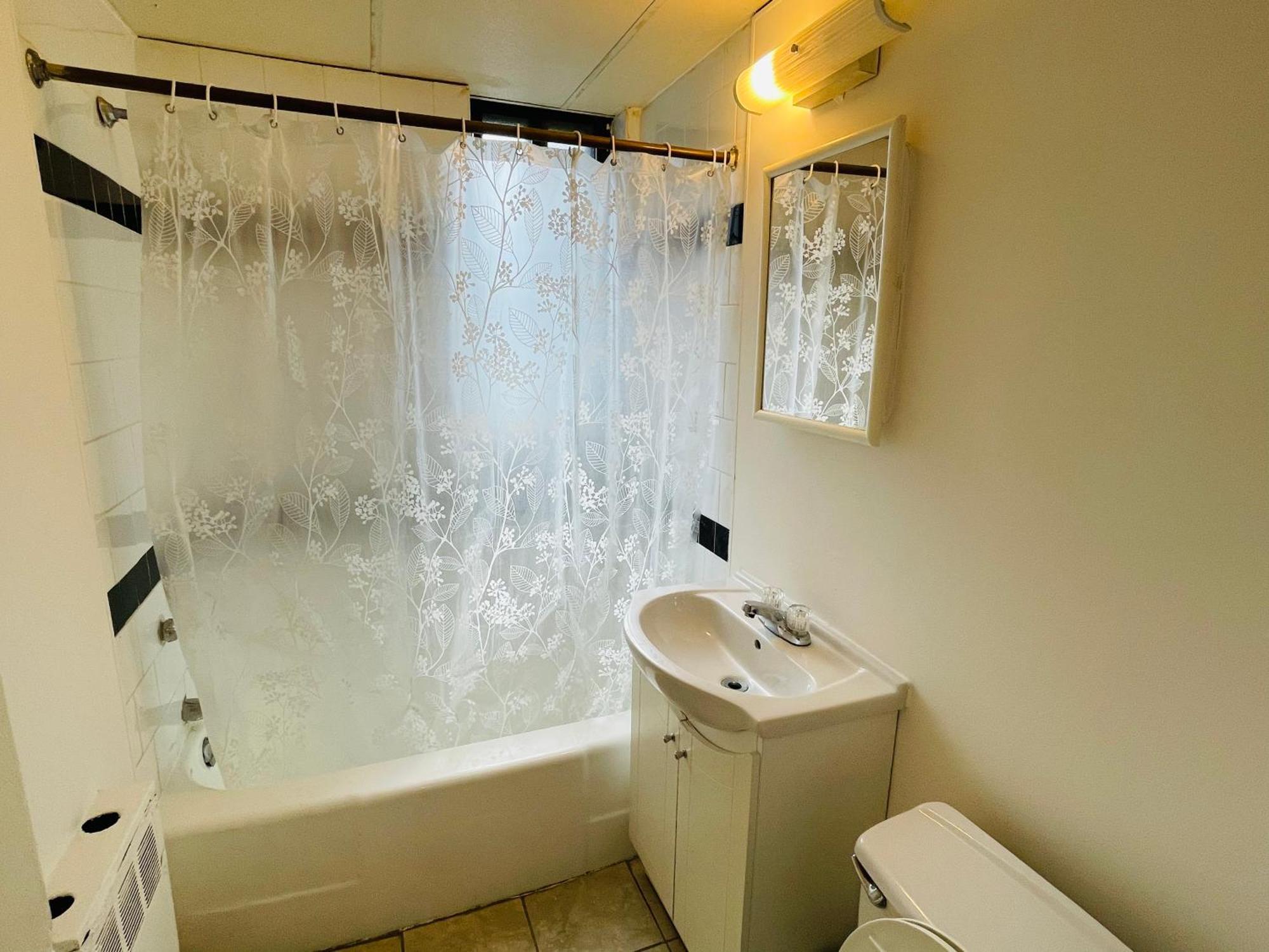 Apartment Stylish Comfortable In The Golden Square Mile Montreal