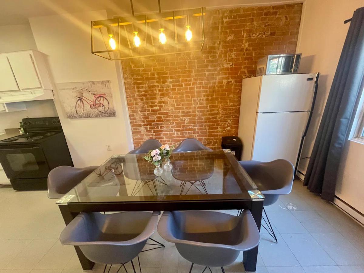 1person Full Kitchen C Montreal