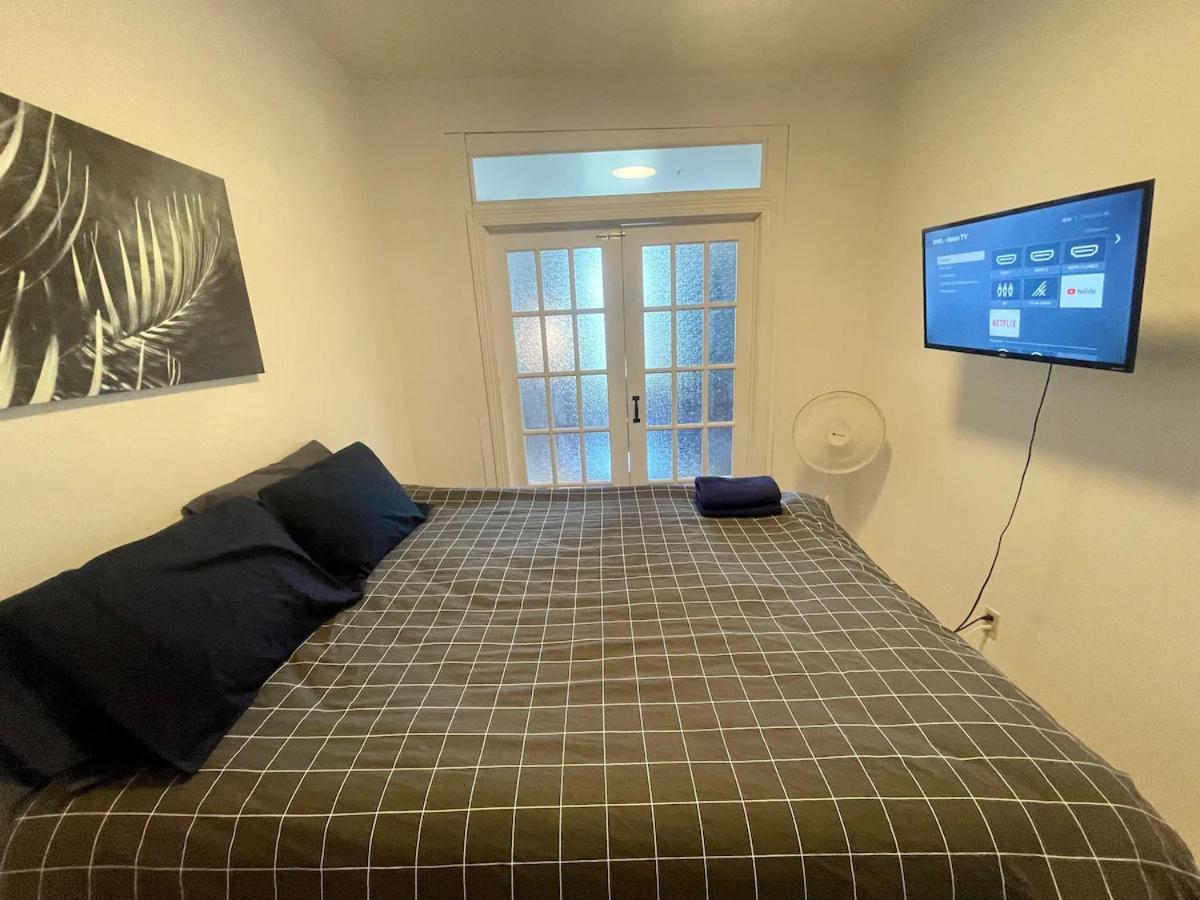 1person Full Kitchen C Montreal