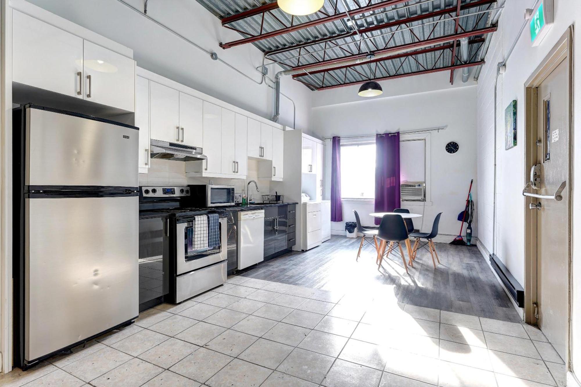 Apartment #2 - Big Loft - Plaza St-hubert Montreal