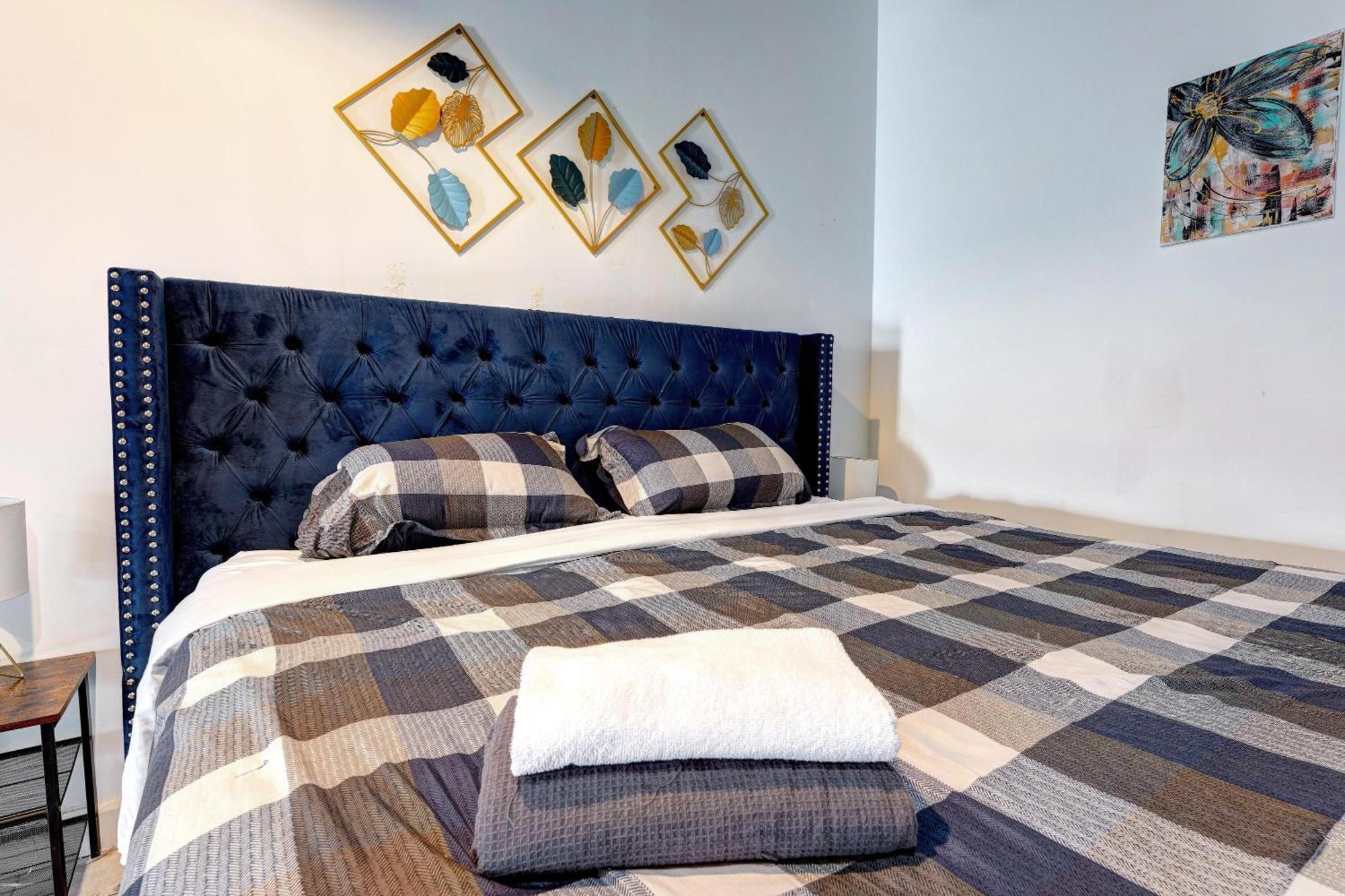 #2 - Big Loft - Plaza St-hubert *