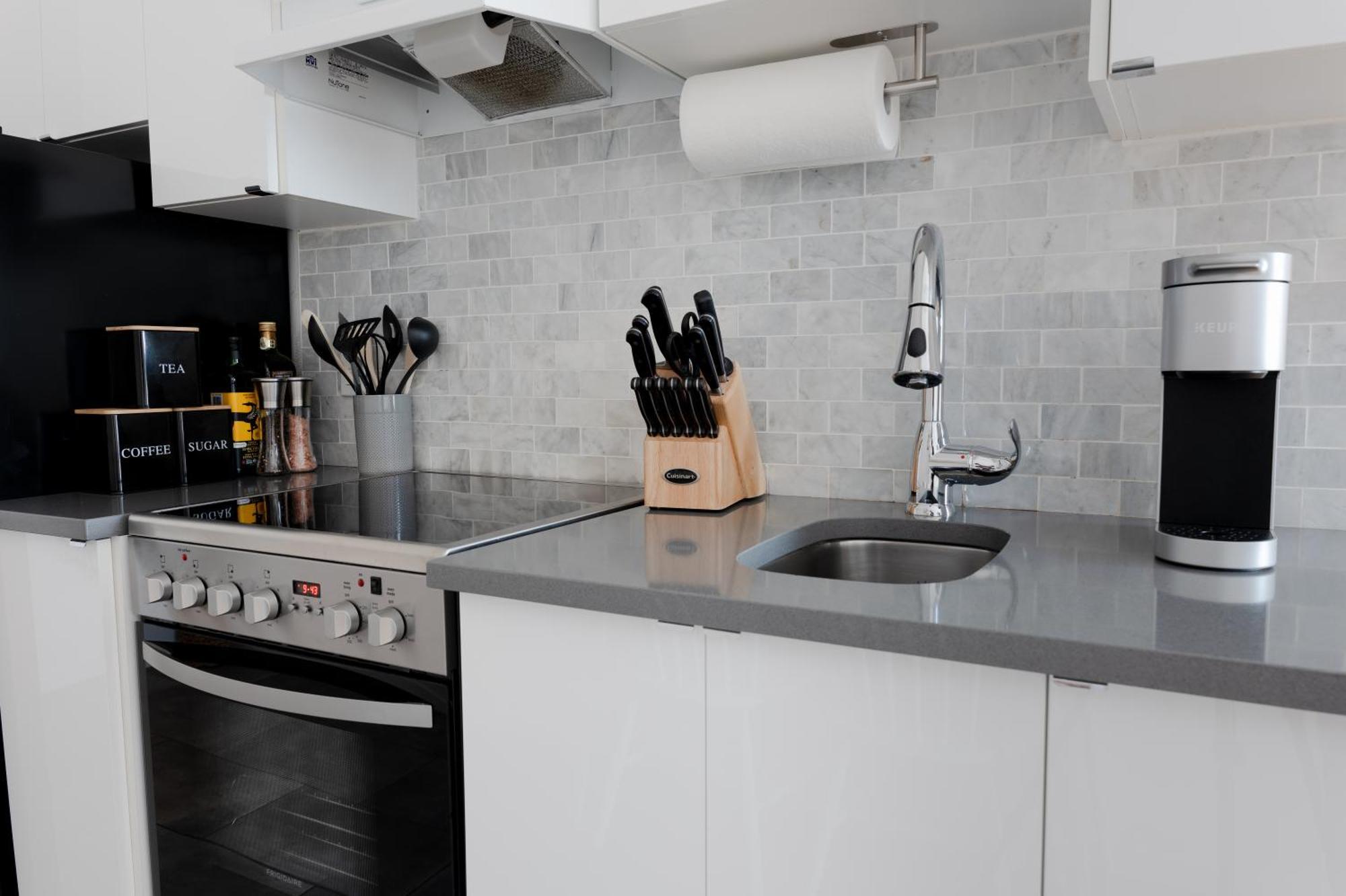 Apartment #10 - Serene - Self Check In - Plateau - St-denis - Ac - Tv