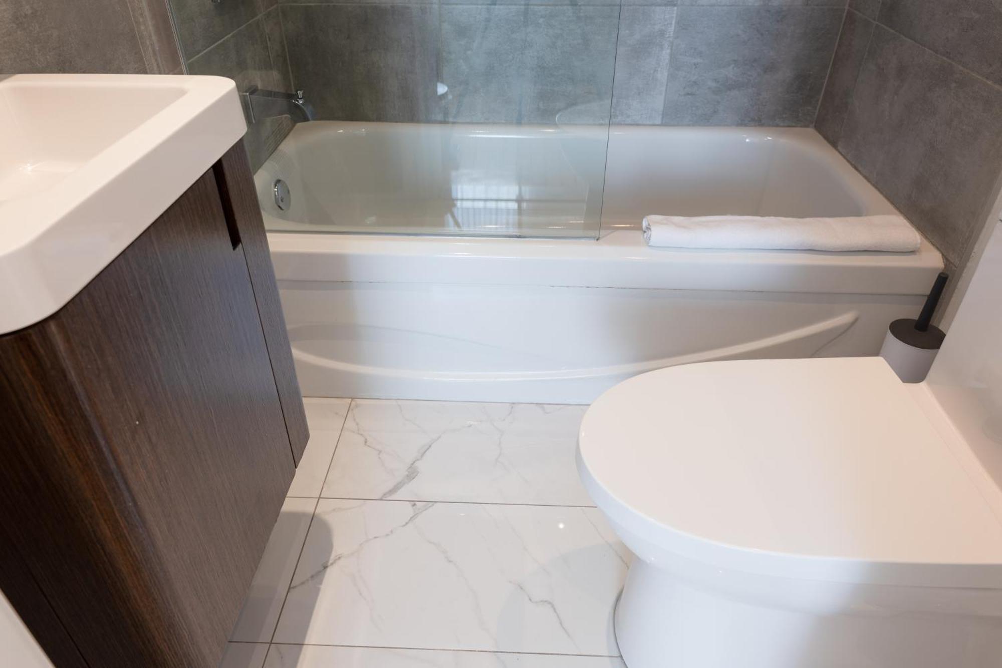 #10 - Serene - Self Check In - Plateau - St-denis - Ac - Tv Apartment Montreal