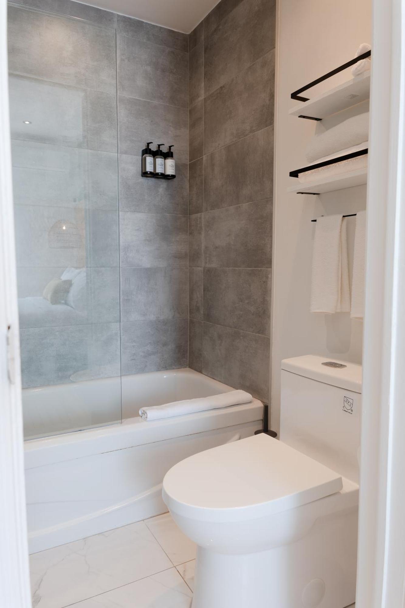 #10 - Serene - Self Check In - Plateau - St-denis - Ac - Tv Apartment *