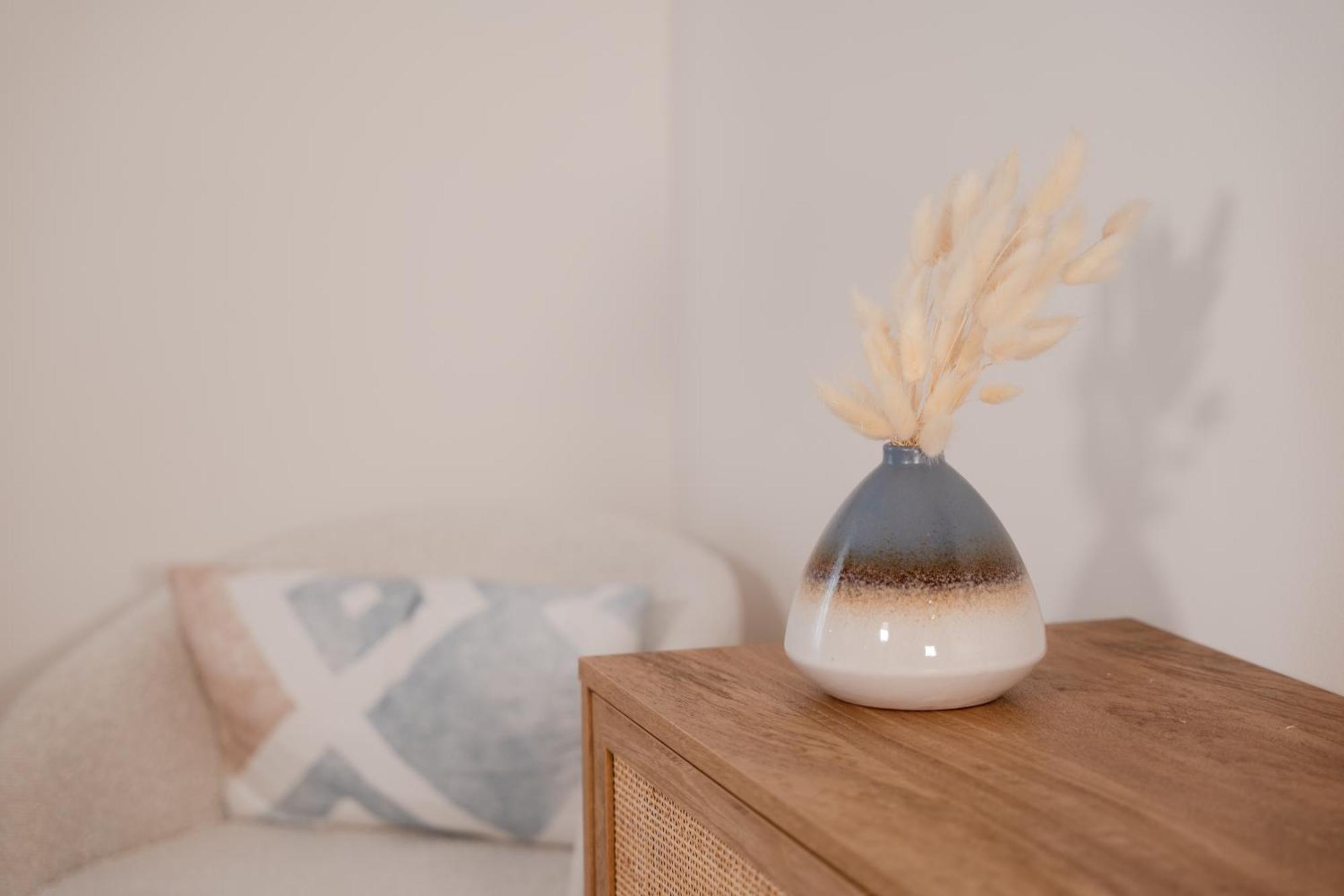#7 - Charming - Self Check In - Plateau - St-denis - Ac - Tv Apartment Montreal