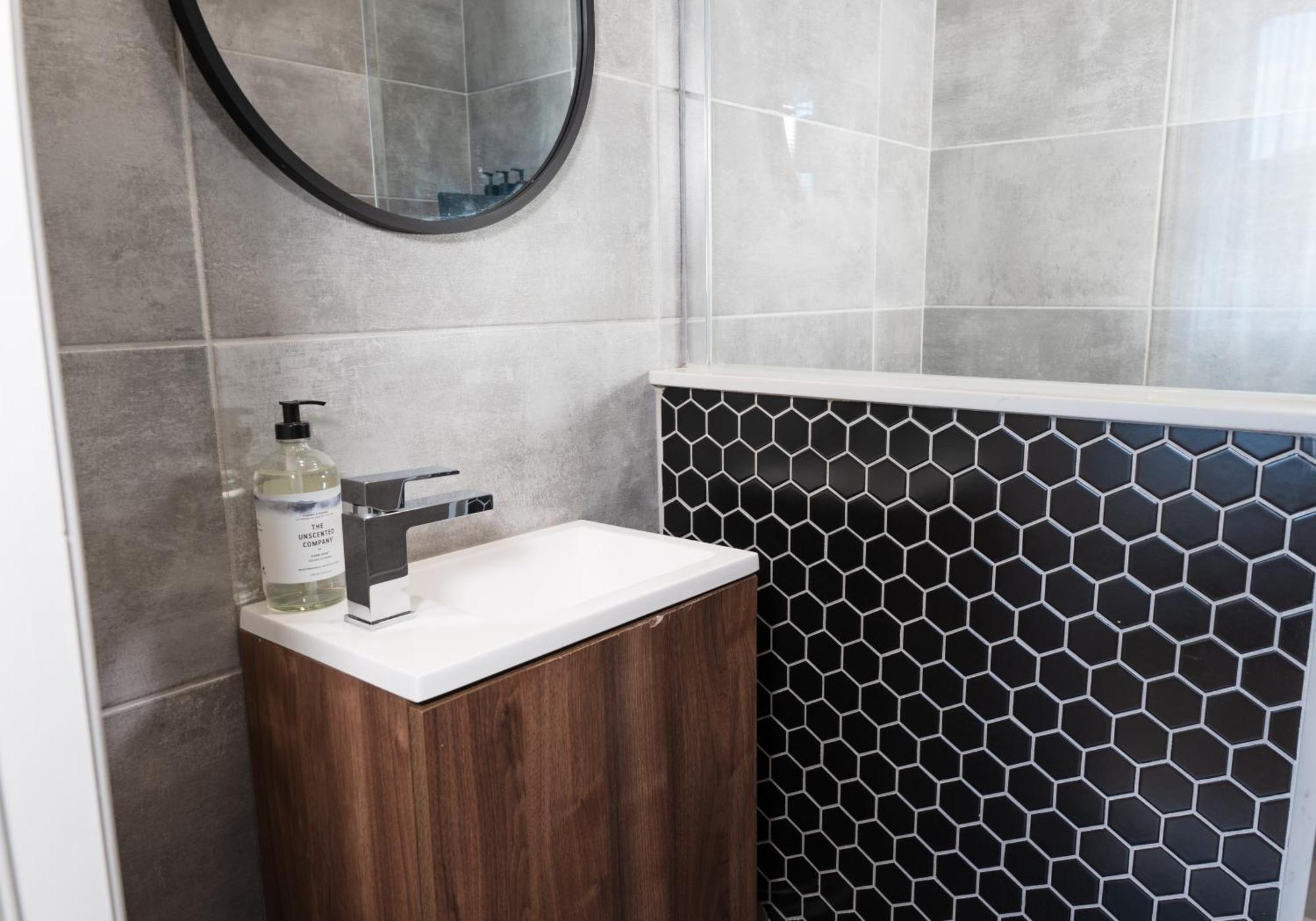 #7 - Charming - Self Check In - Plateau - St-denis - Ac - Tv Apartment Montreal