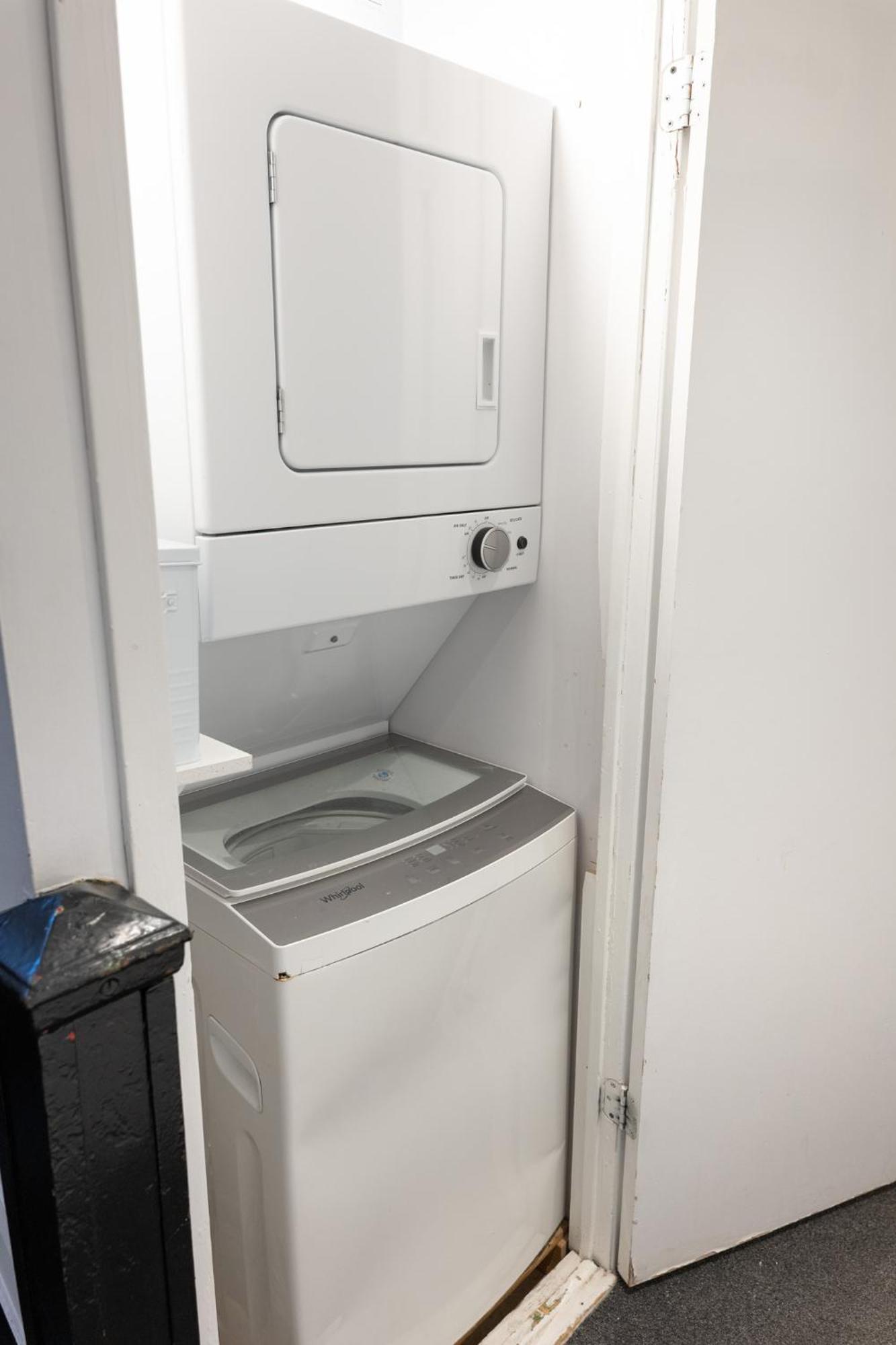 Apartment #2 - Cozy - Self Check In - Plateau - St-denis - Ac - Tv *