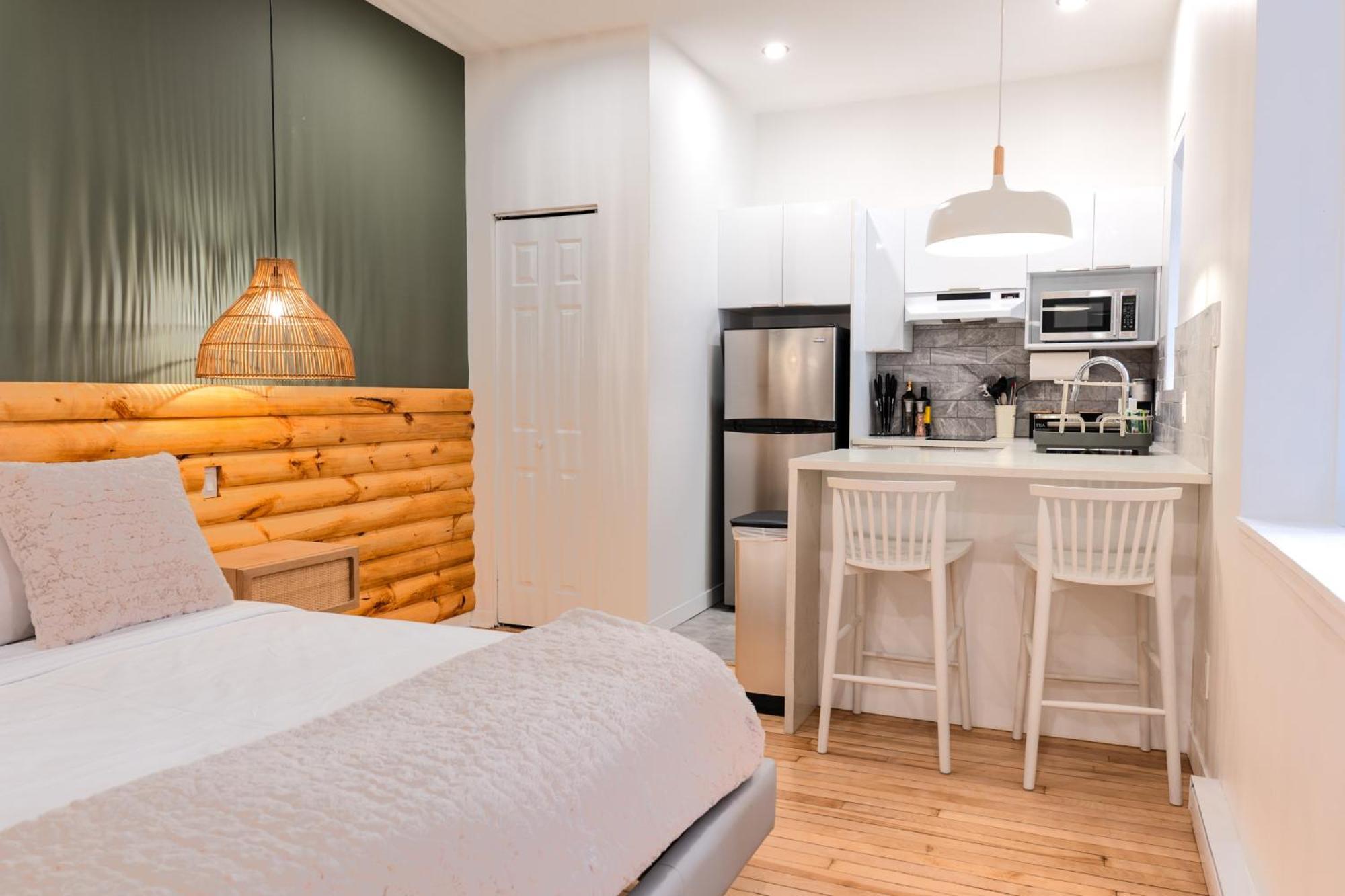 #2 - Cozy - Self Check In - Plateau - St-denis - Ac - Tv Montreal
