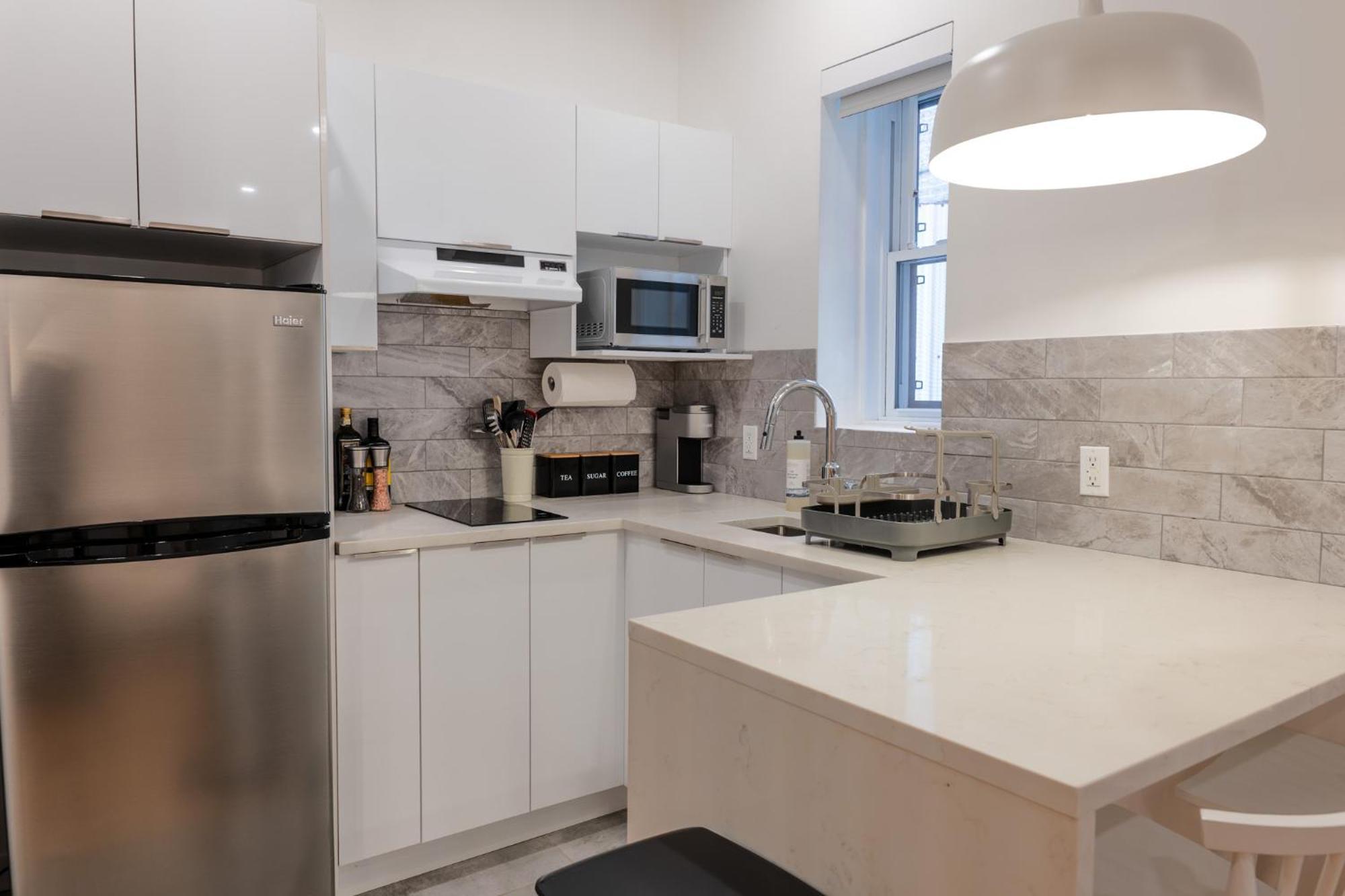 #2 - Cozy - Self Check In - Plateau - St-denis - Ac - Tv * Montreal
