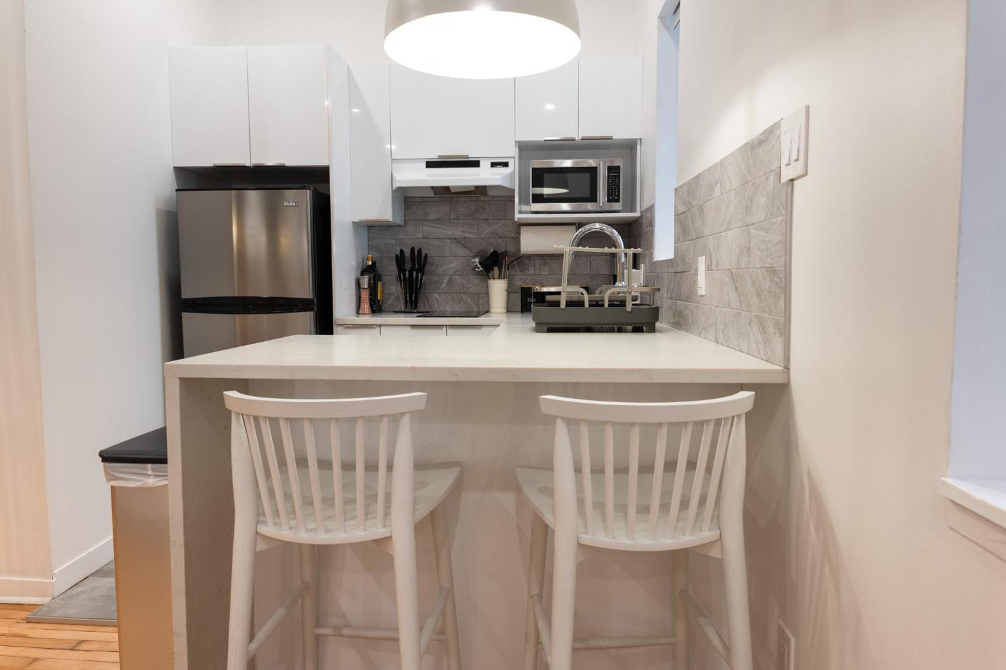 #2 - Cozy - Self Check In - Plateau - St-denis - Ac - Tv Apartment